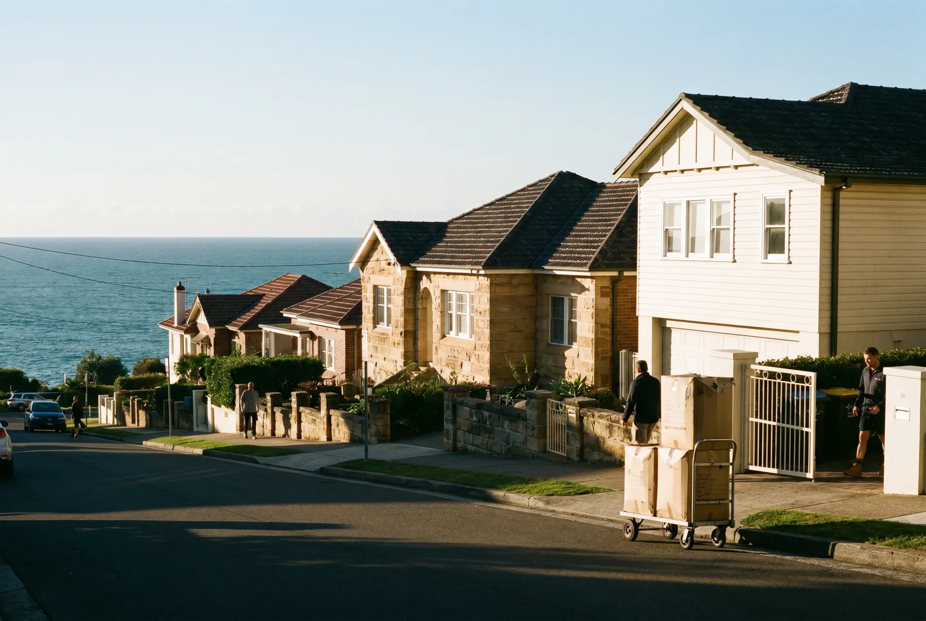 Clifftop houses in Dover Heights with the open ocean horizon